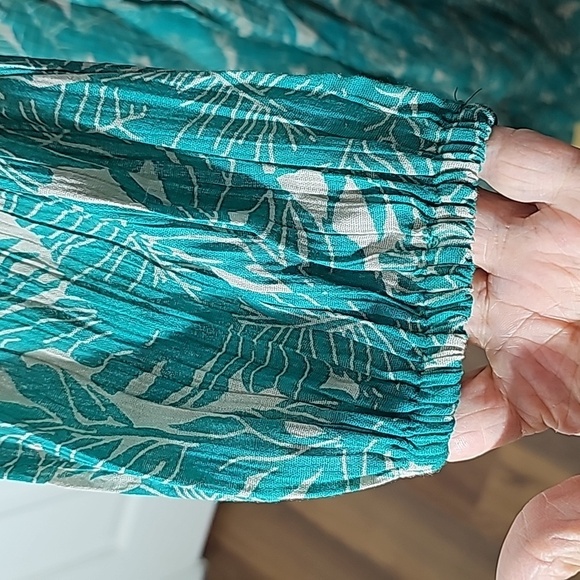 BOOHOO, Long lovely robe or street wear.‎ Green/blue. Size medium. - Picture 3 of 12